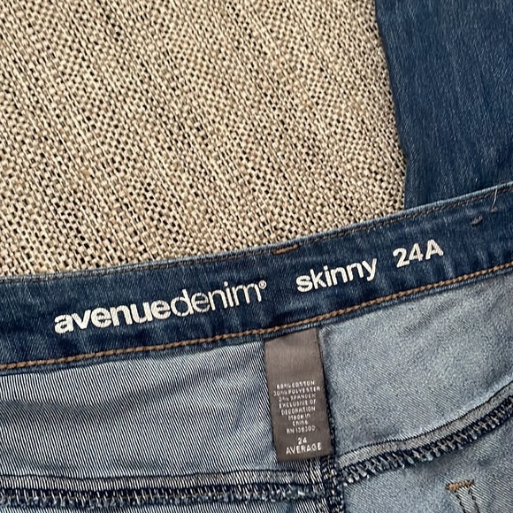 AVENUE RHINESTONE JEANS - Picture 3 of 4
